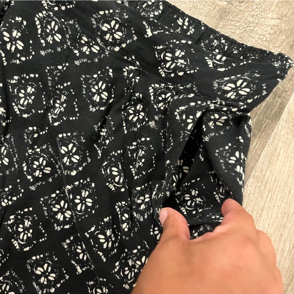 Mossimo Shorts with pockets 100% Rayon Material Stretchy Waistband - Picture 4 of 4